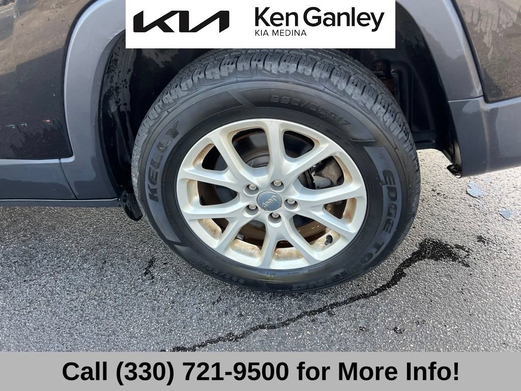 Used 2015 Jeep Cherokee Latitude w/ Cold Weather Group AWD/4WD image 21
