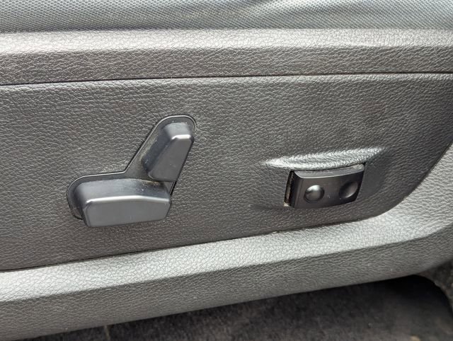 Used 2017 RAM 1500 Classic SLT w/ SLT Plus D￩cor Group image 28