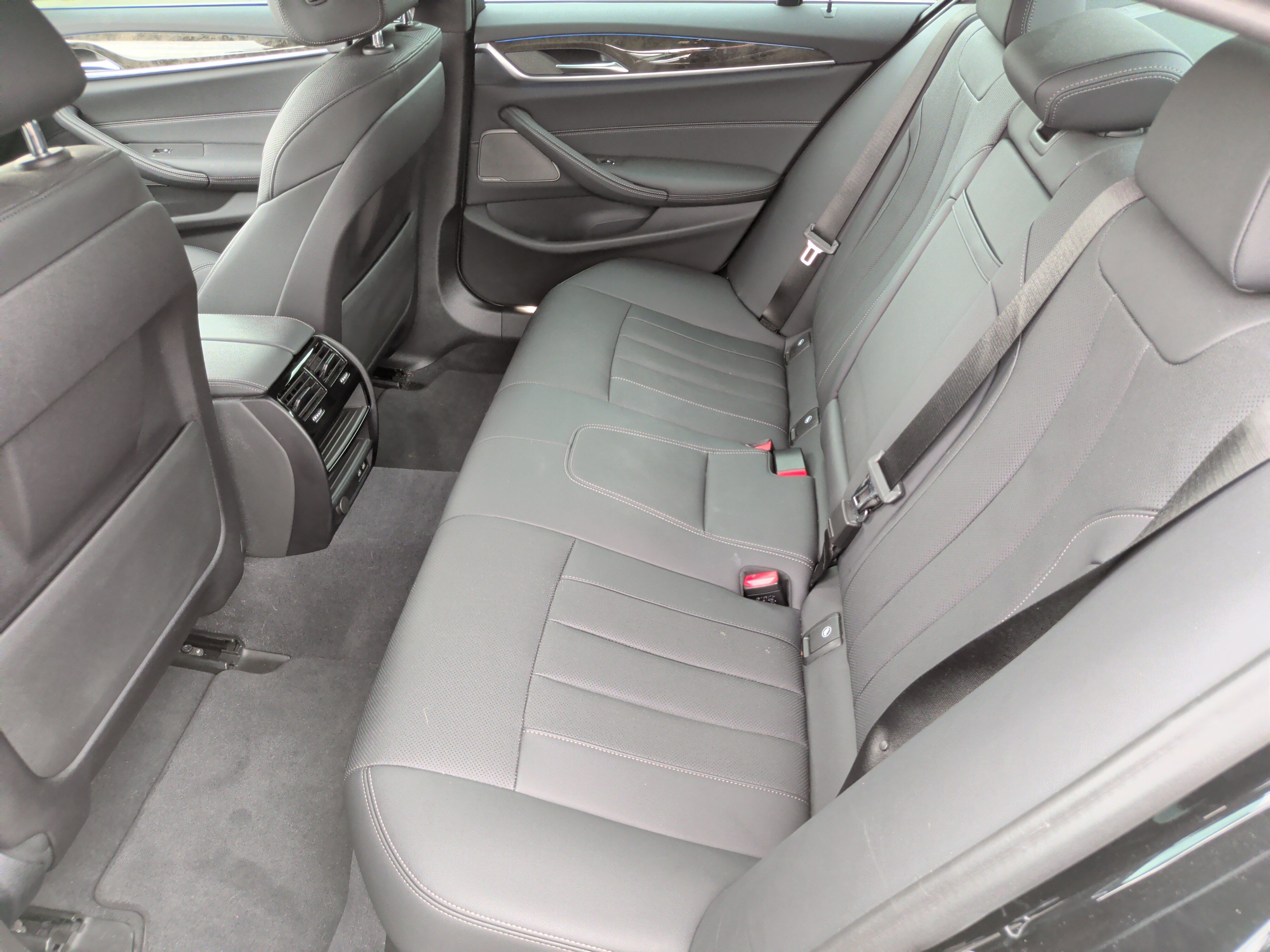 Certified 2023 BMW 530e w/ Premium Package image 35