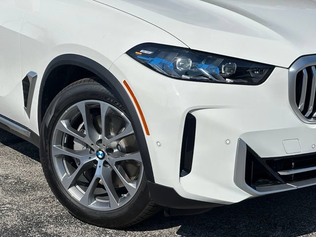 New 2026 BMW X5 xDrive50e w/ Premium Package AWD/4WD image 2