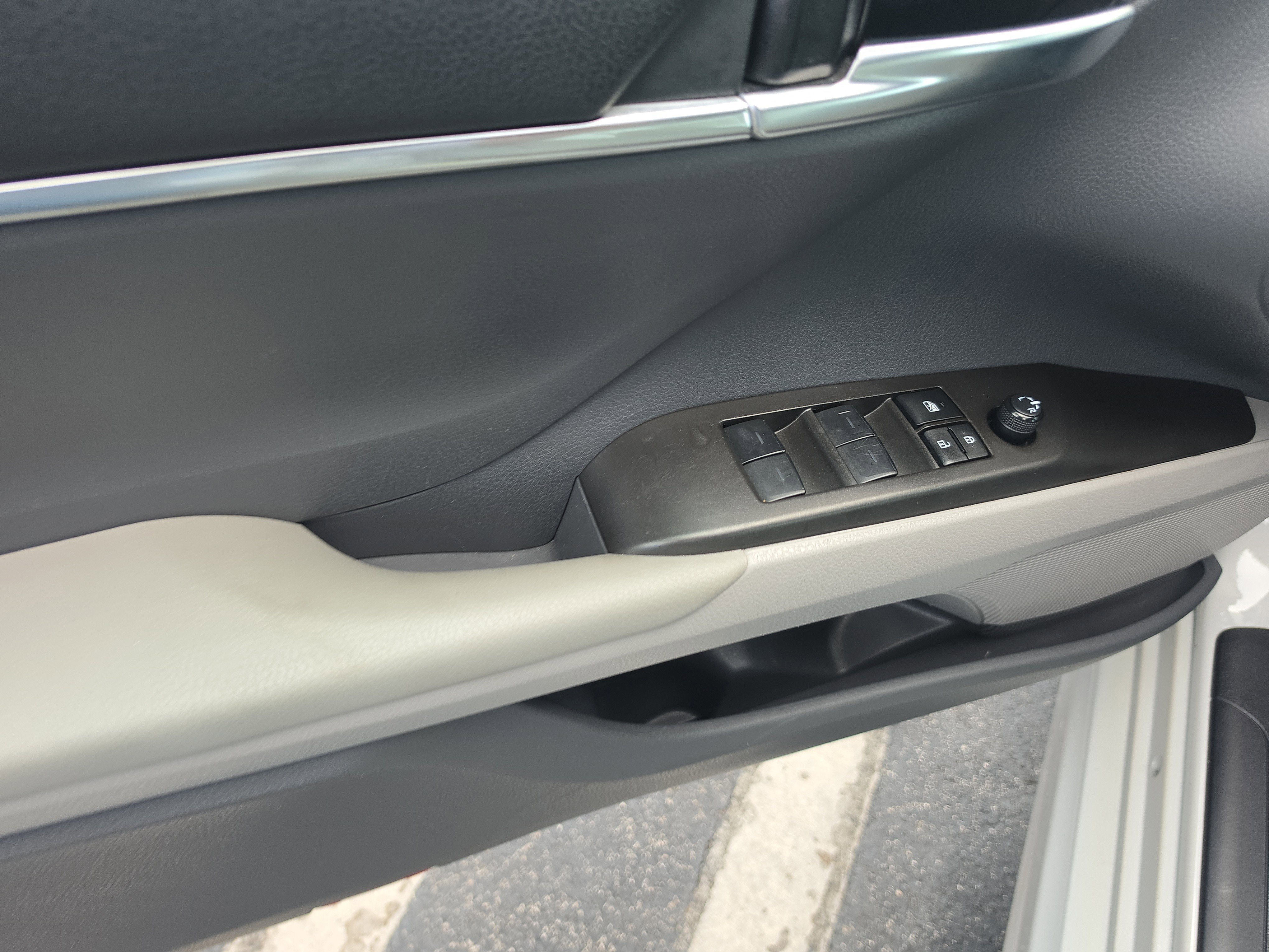 Used 2024 Toyota Camry SE image 12