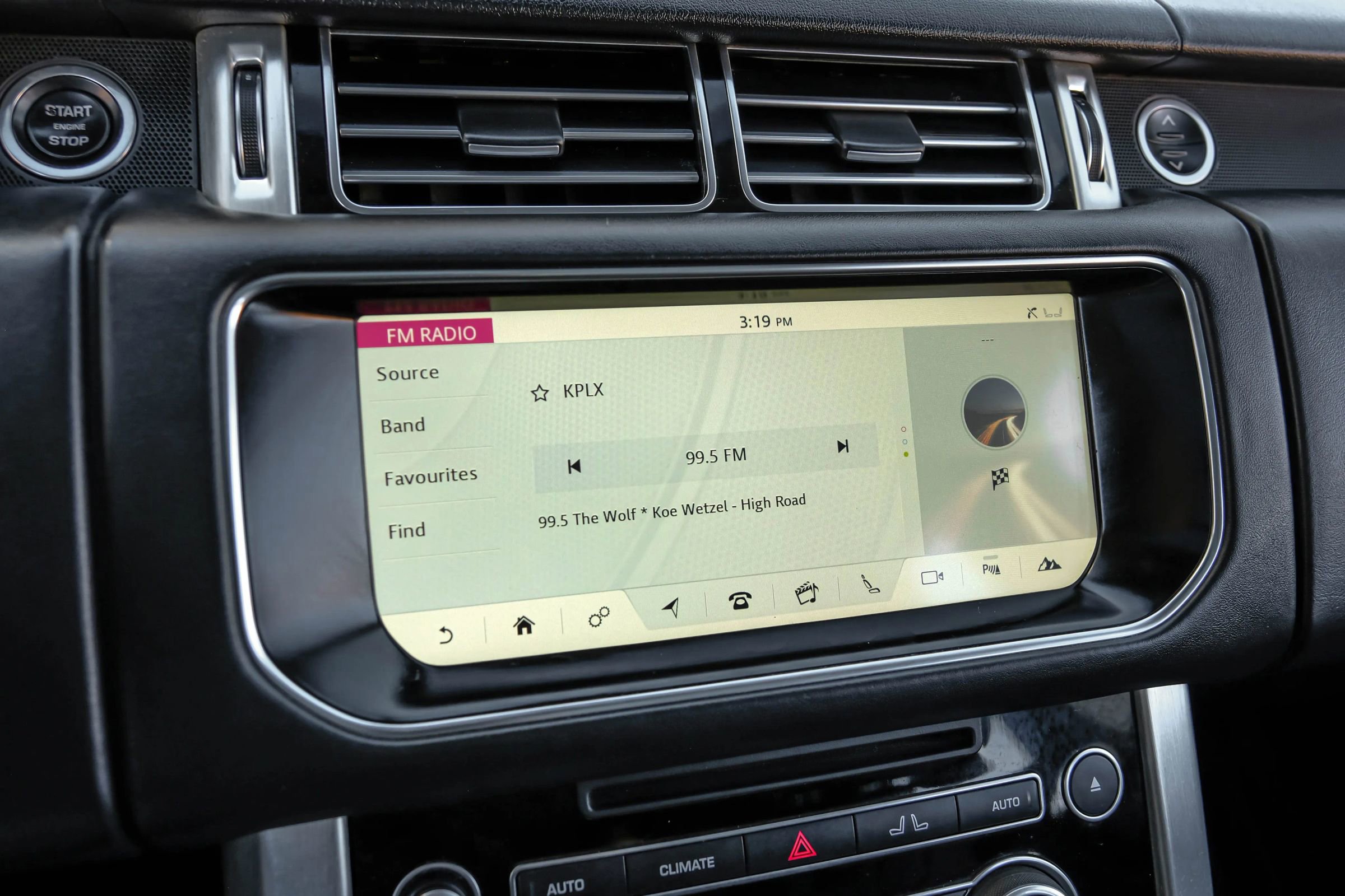 Used 2017 Land Rover Range Rover HSE image 30