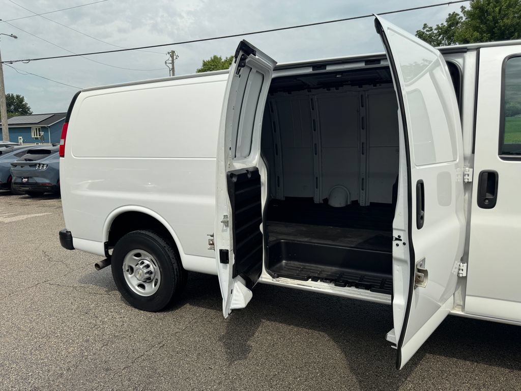 Used 2022 Chevrolet Express 3500 Extended RWD image 30