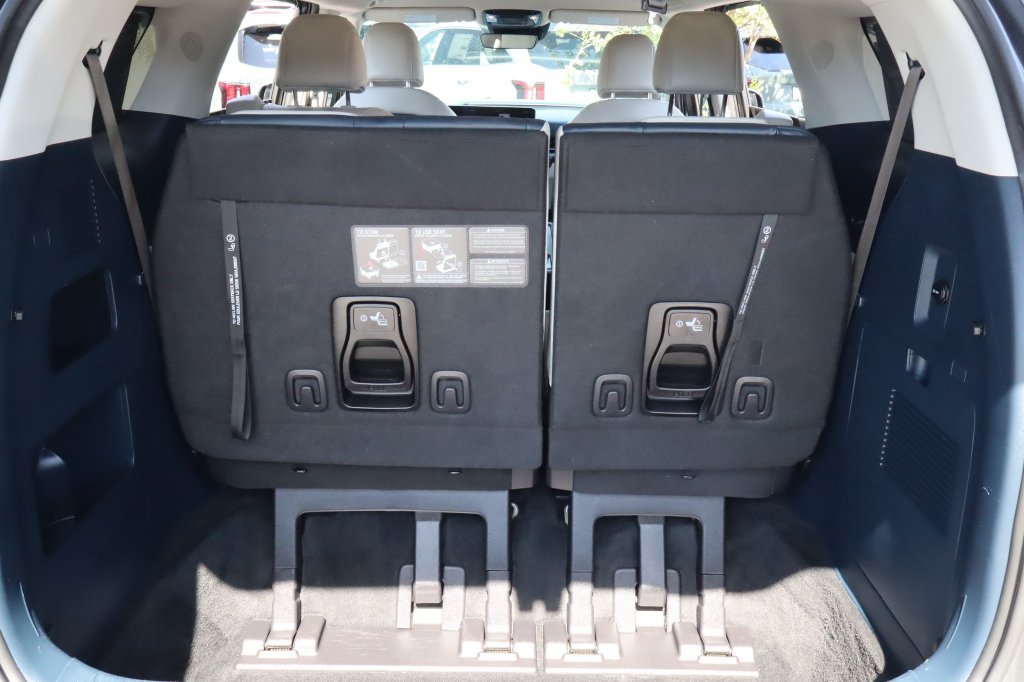 Used 2025 Kia Carnival EX FWD image 38