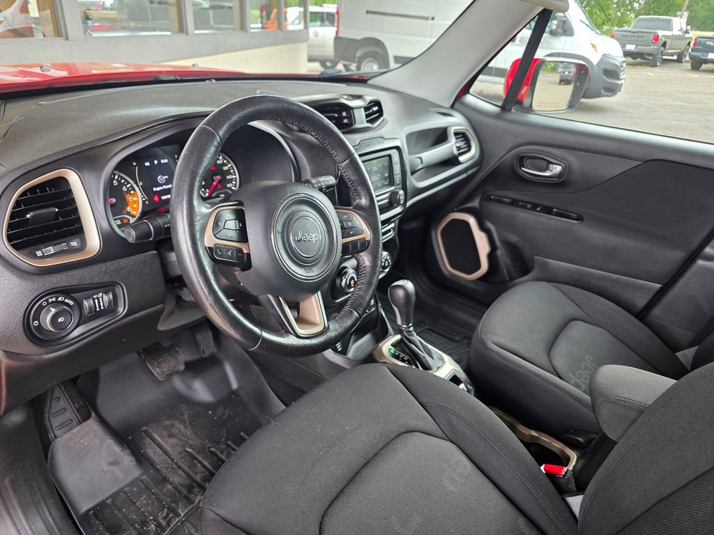 Used 2015 Jeep Renegade Latitude w/ Cold Weather Group II AWD/4WD image 8