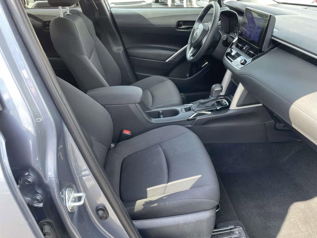 Used 2024 Toyota Corolla Cross LE image 46