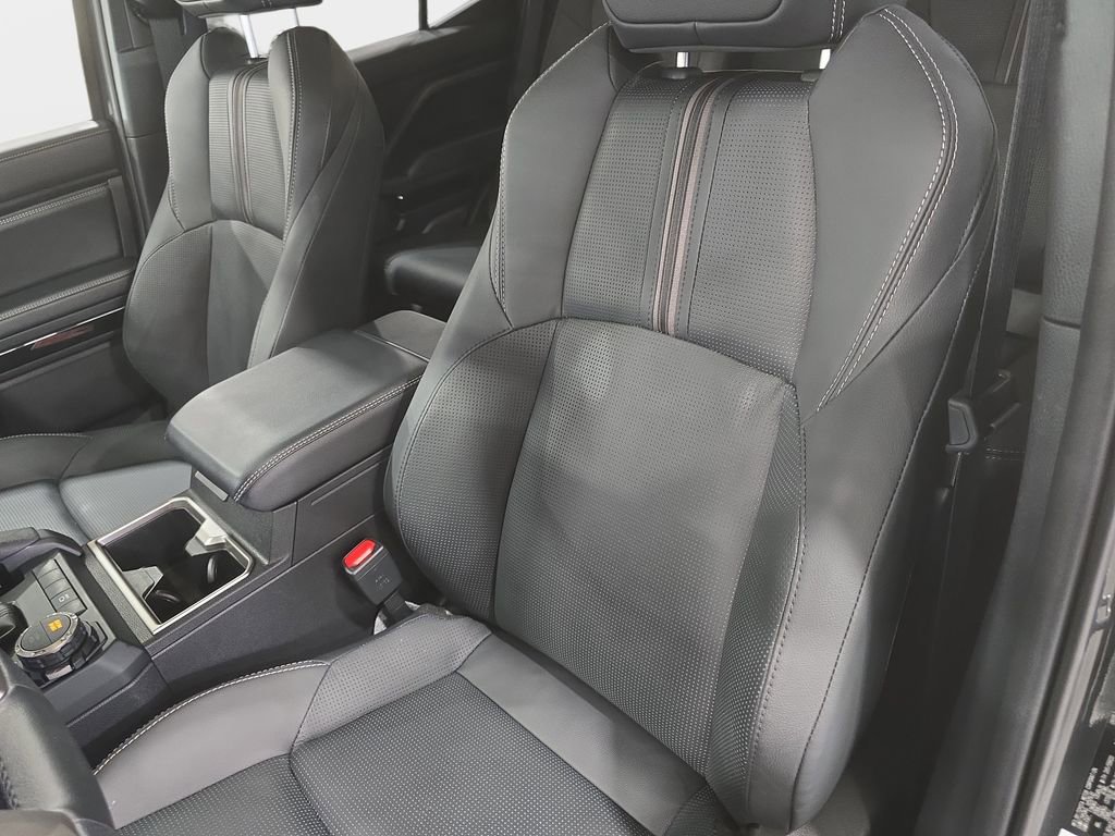 Used 2025 Toyota 4Runner Limited AWD/4WD image 23