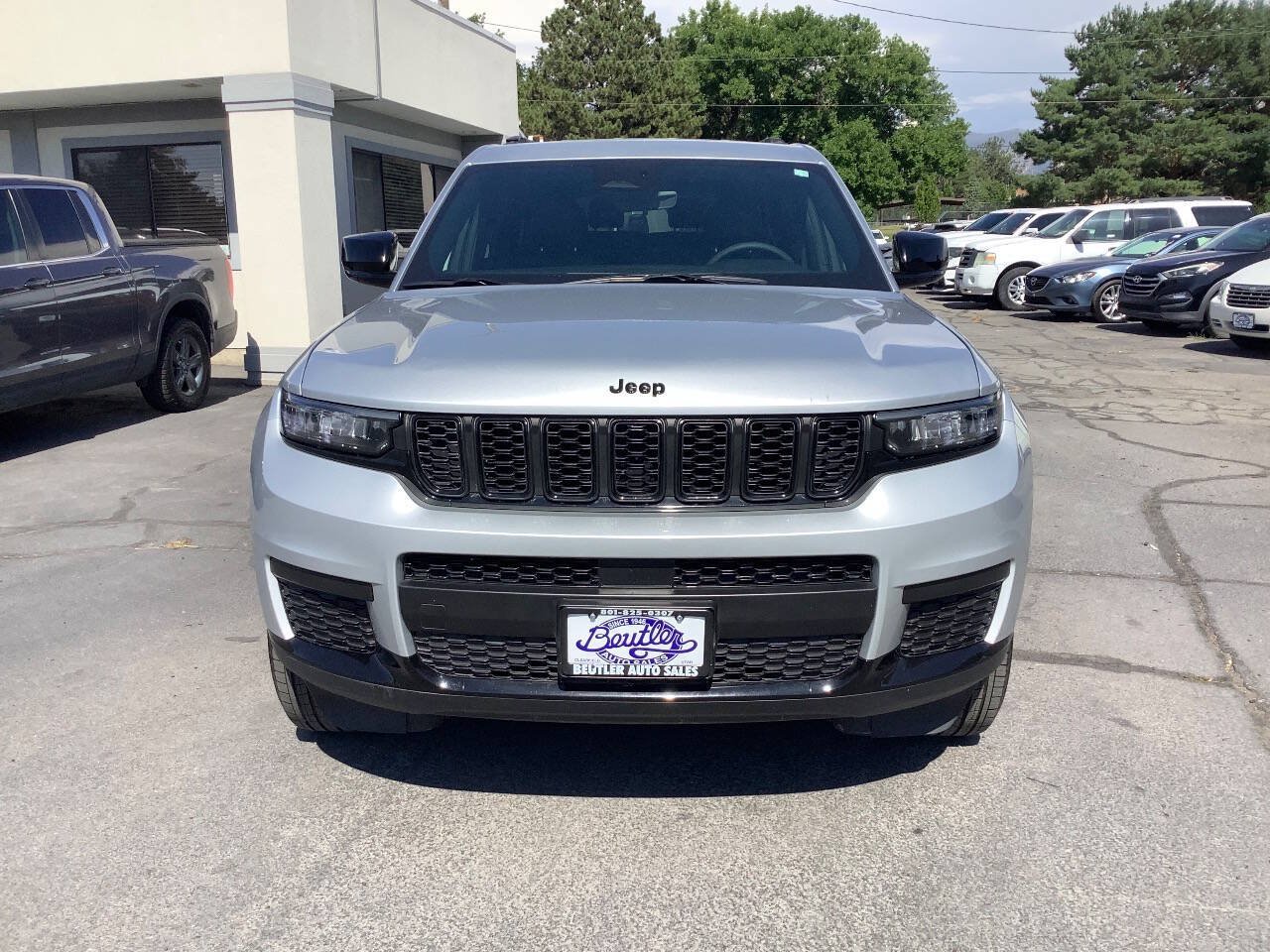 Used 2025 Jeep Grand Cherokee L Laredo AWD/4WD image 6