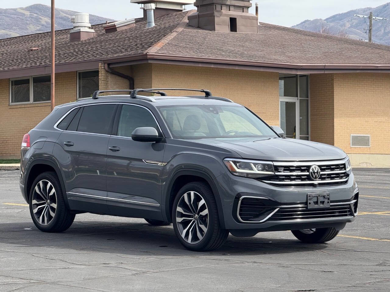 Used 2021 Volkswagen Atlas Cross Sport SEL Premium R-Line image 3