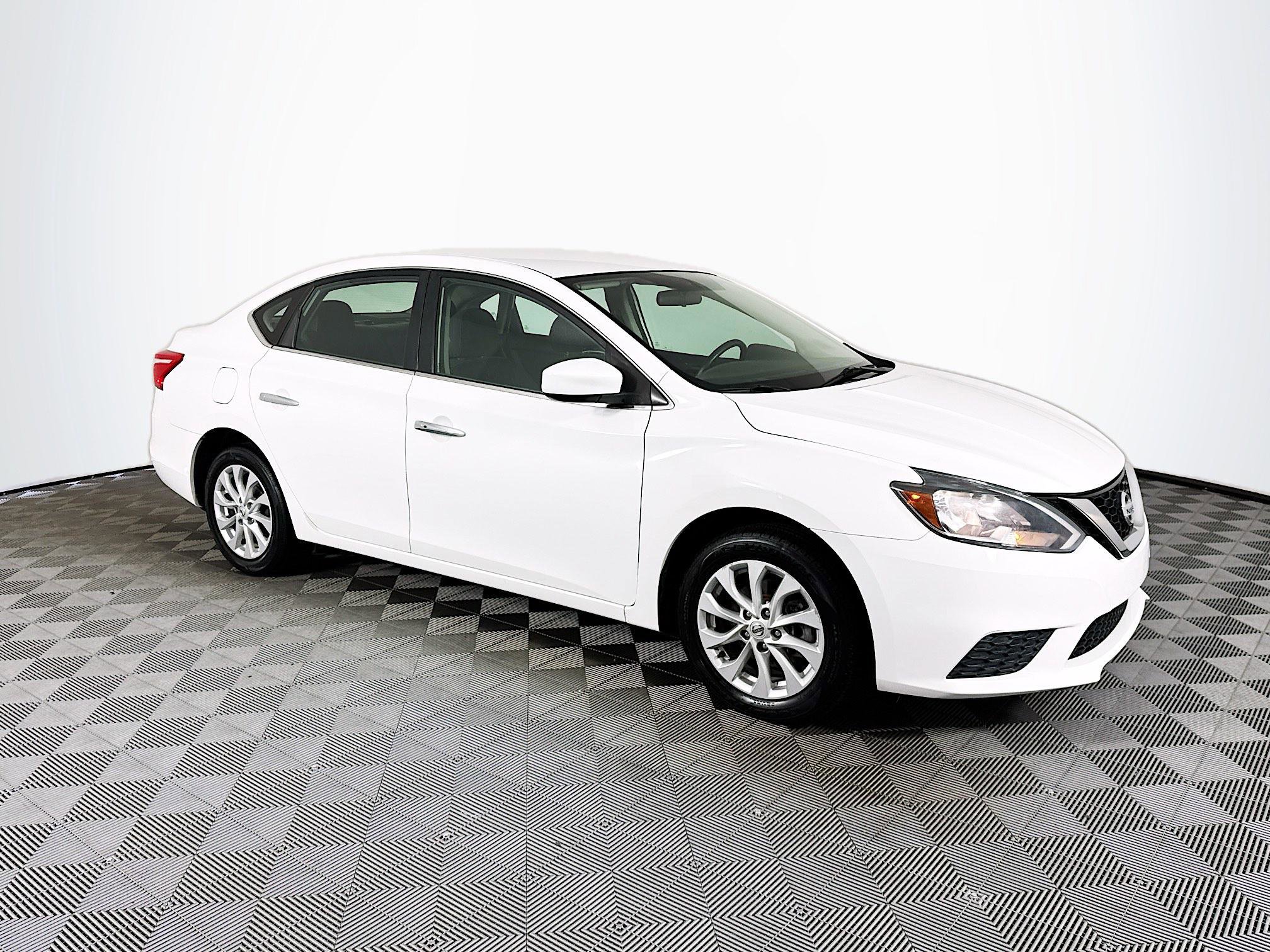 Used 2018 Nissan Sentra SV image 3
