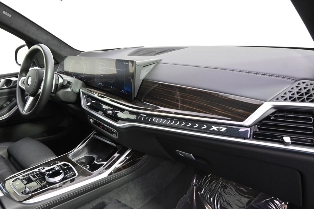 Used 2025 BMW X7 xDrive40i w/ M Sport Package image 15