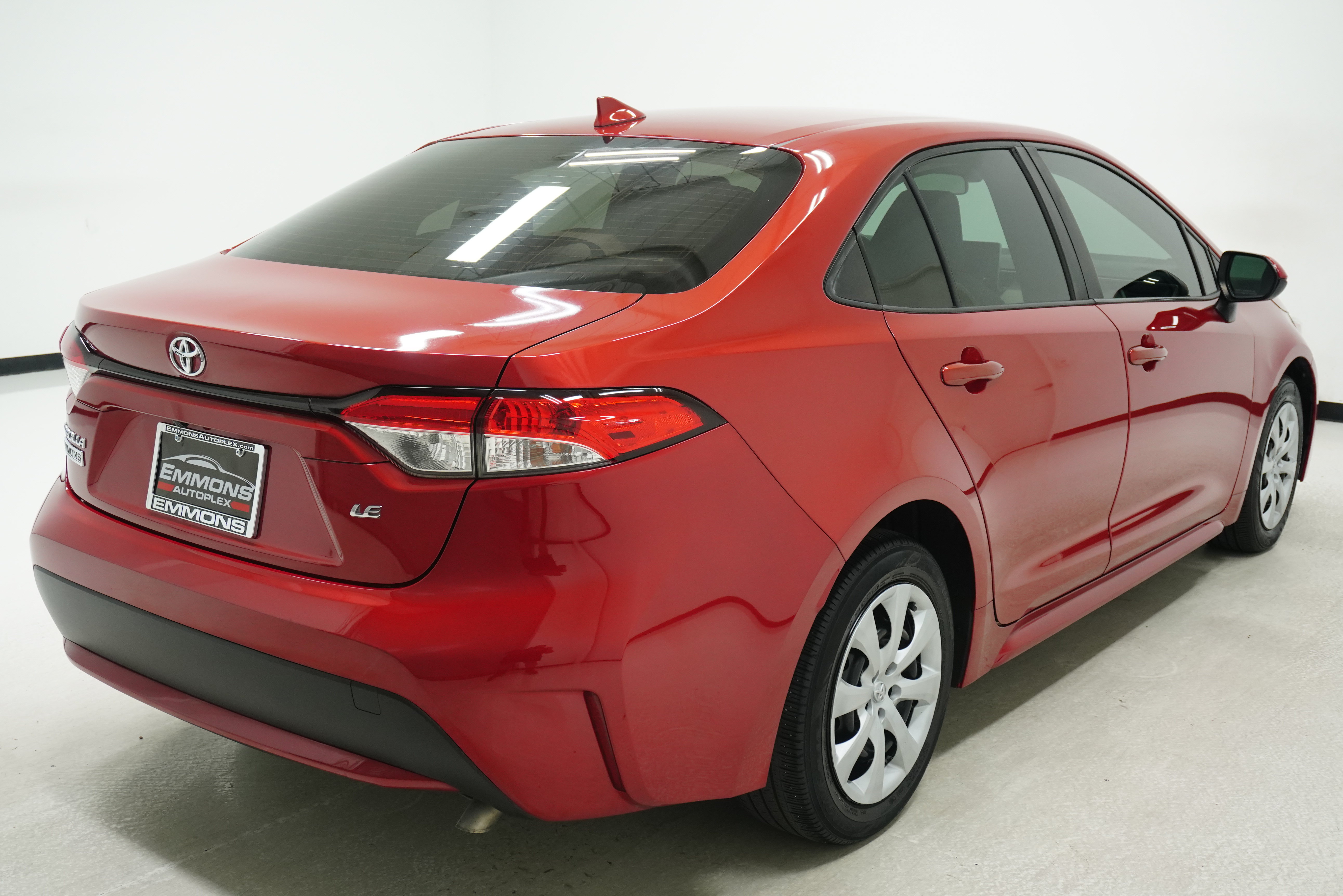 Used 2020 Toyota Corolla LE FWD image 4