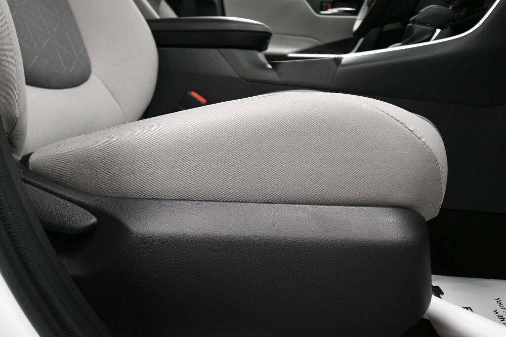 Used 2025 Toyota RAV4 XLE w/ Convenience Package image 28