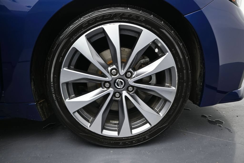 Used 2021 Nissan Maxima Platinum w/ Sport Mat Group FWD image 6