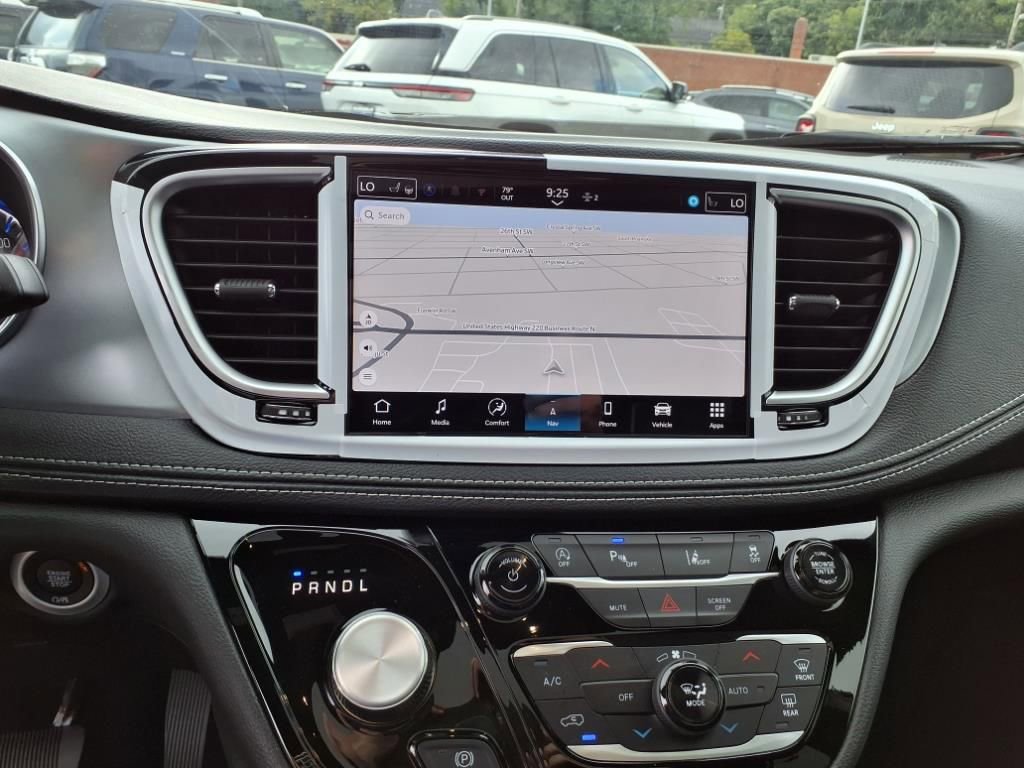 New 2026 Chrysler Pacifica Limited w/ S Appearance Package image 15