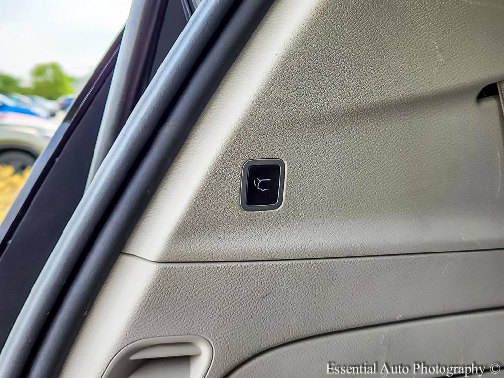 Used 2023 Chrysler Pacifica Touring-L FWD image 25