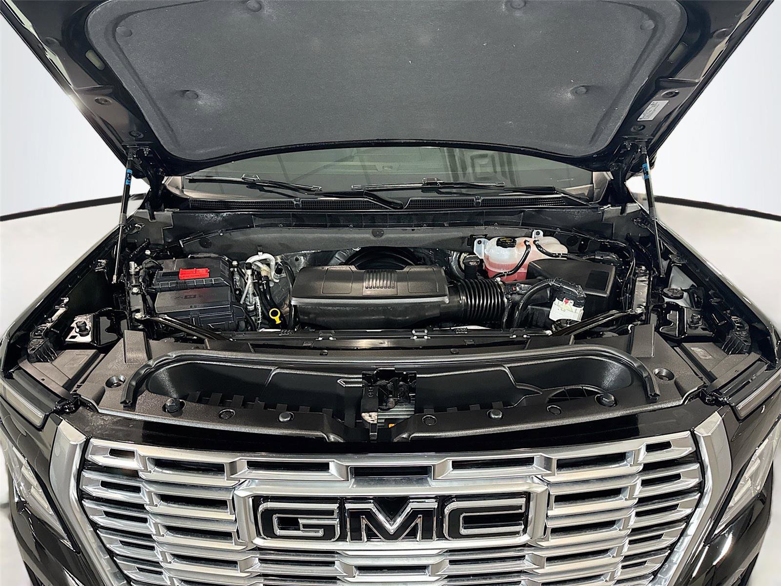 Used 2026 GMC Yukon Denali w/ Sun & Power Step Package AWD/4WD image 29