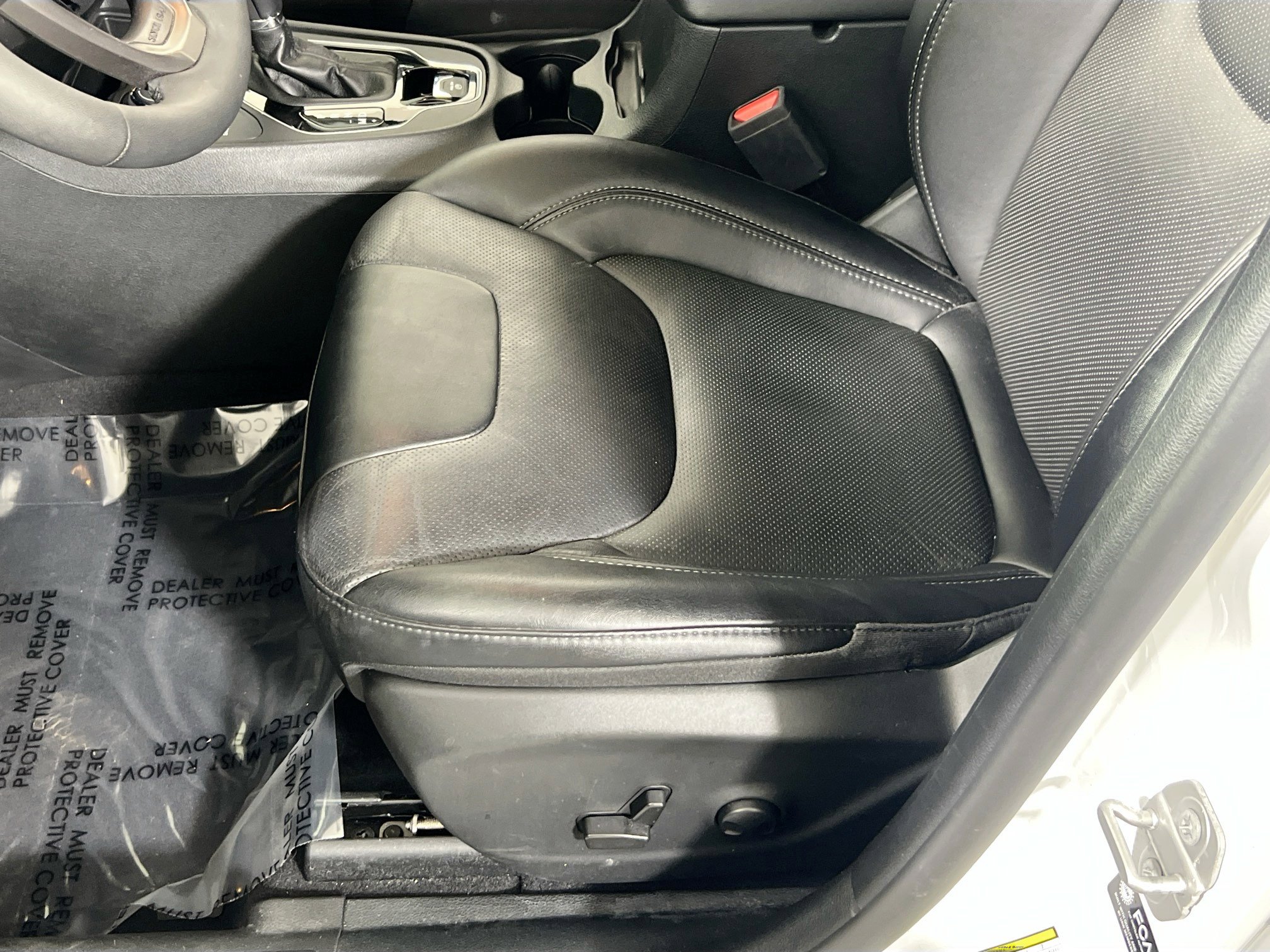 Used 2022 Jeep Cherokee Limited image 16