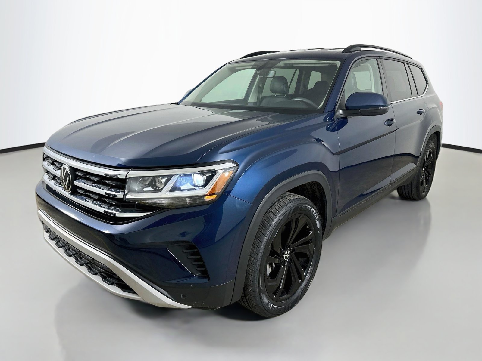 Certified 2023 Volkswagen Atlas SE w/ Black Wheel Package