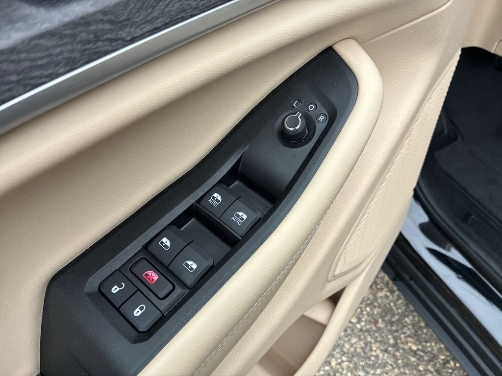 Used 2025 Jeep Grand Cherokee L Limited w/ Luxury Tech Group II AWD/4WD image 12