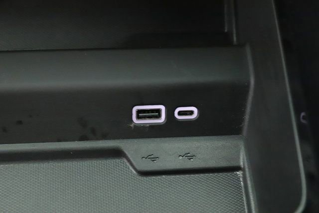 Used 2025 Chevrolet Suburban High Country image 29