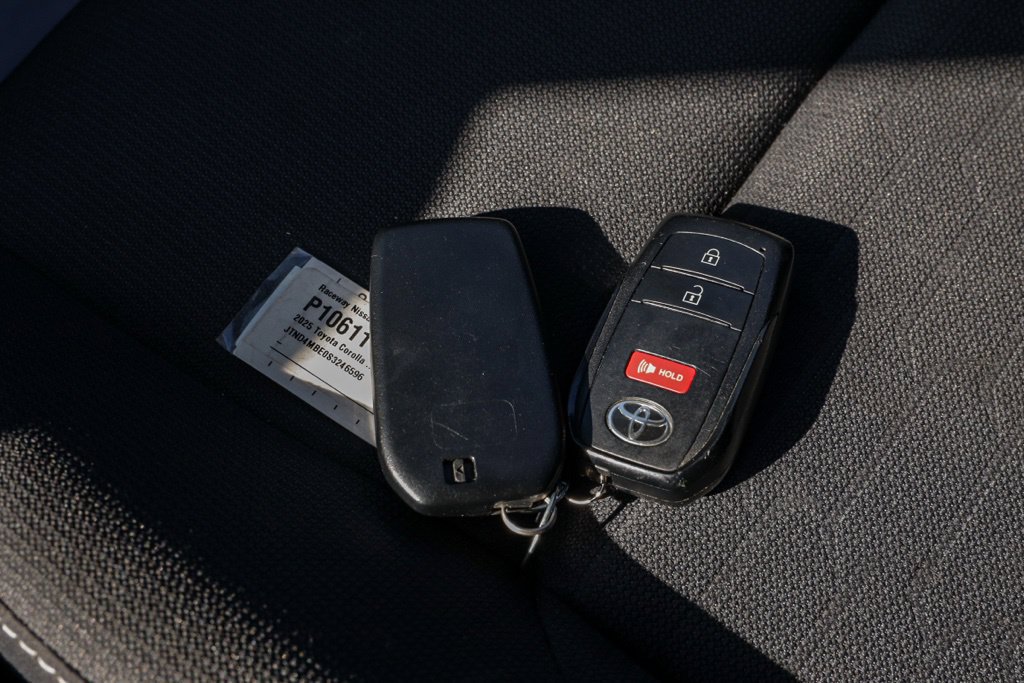 Used 2025 Toyota Corolla SE FWD image 36