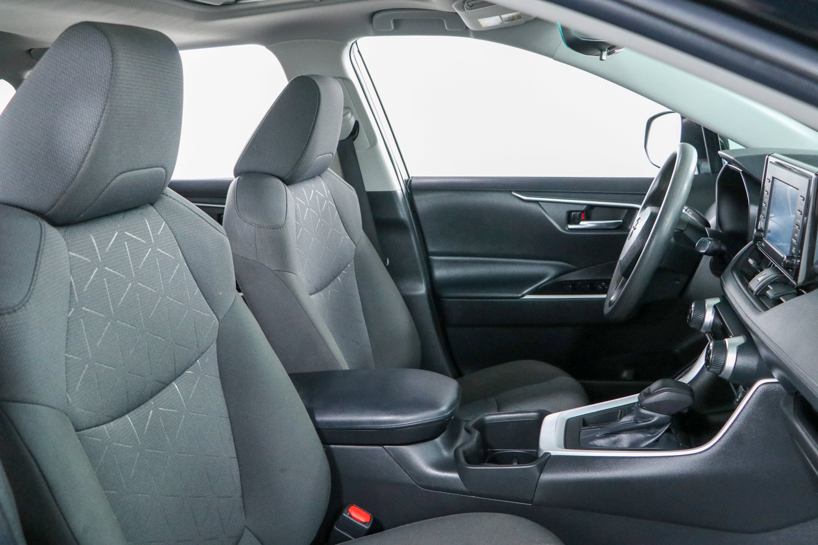 Used 2022 Toyota RAV4 XLE w/ Convenience Package FWD image 27