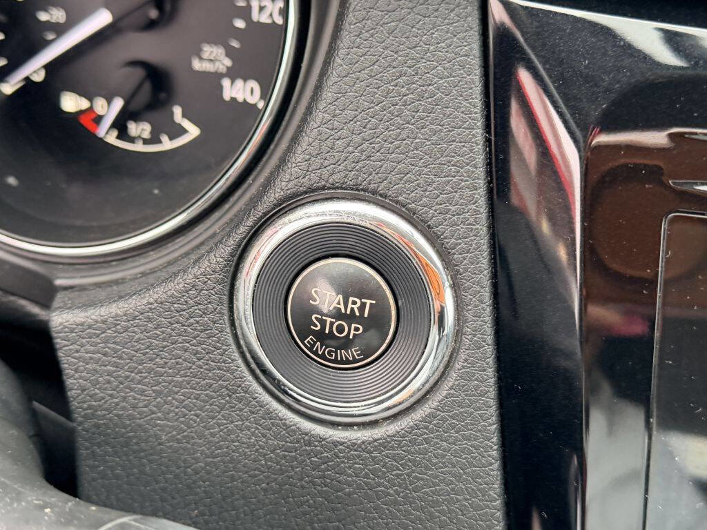 Used 2017 Nissan Rogue SV image 21