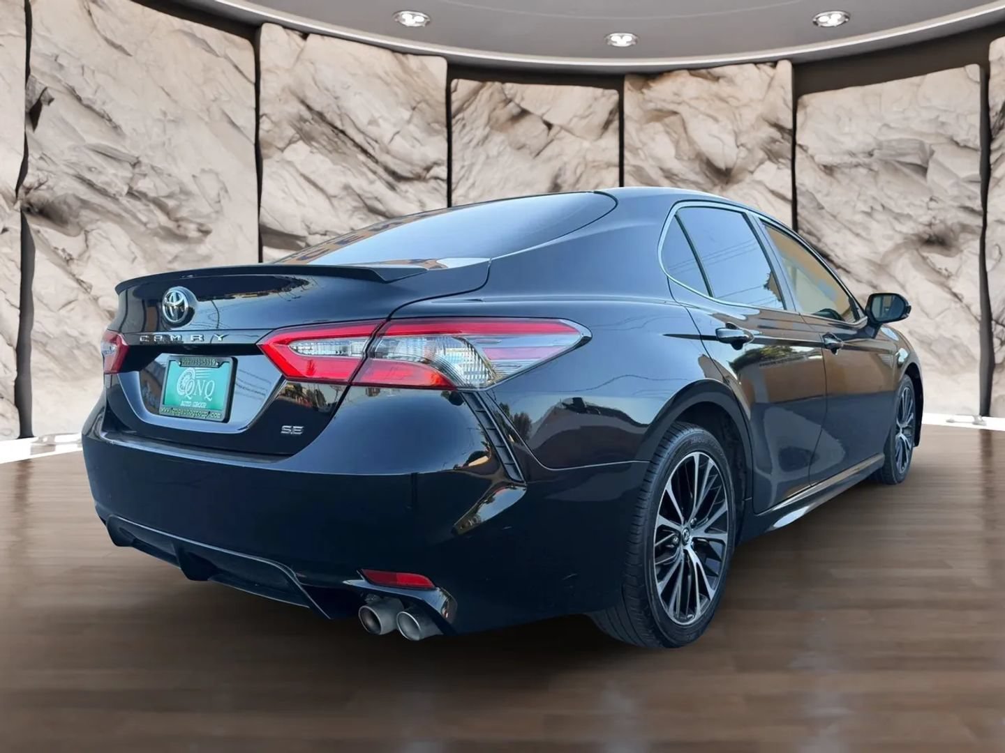 Used 2018 Toyota Camry SE w/ Moonroof Package FWD image 6