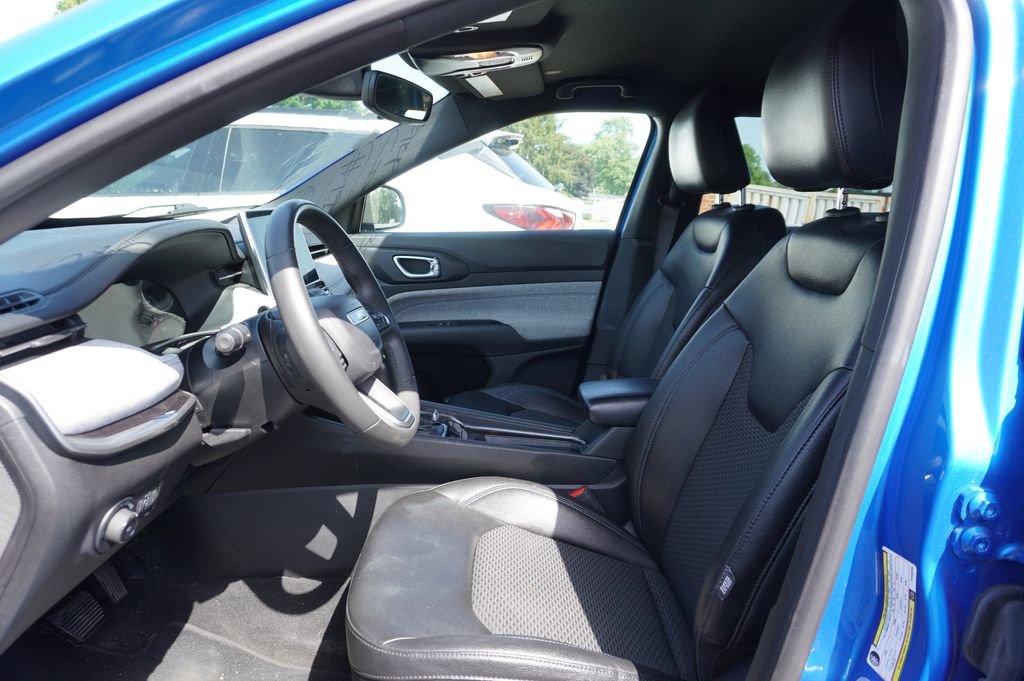 Used 2024 Jeep Compass Latitude AWD/4WD image 2
