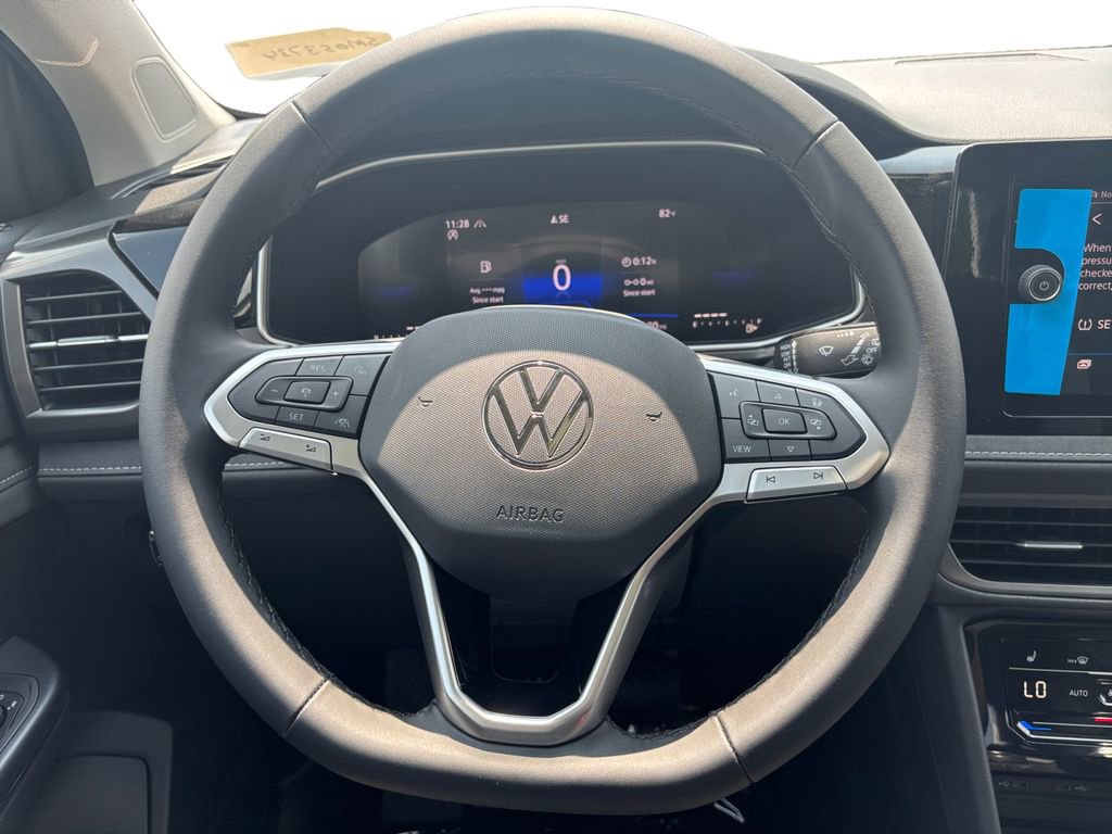 Used 2025 Volkswagen Taos SE image 12
