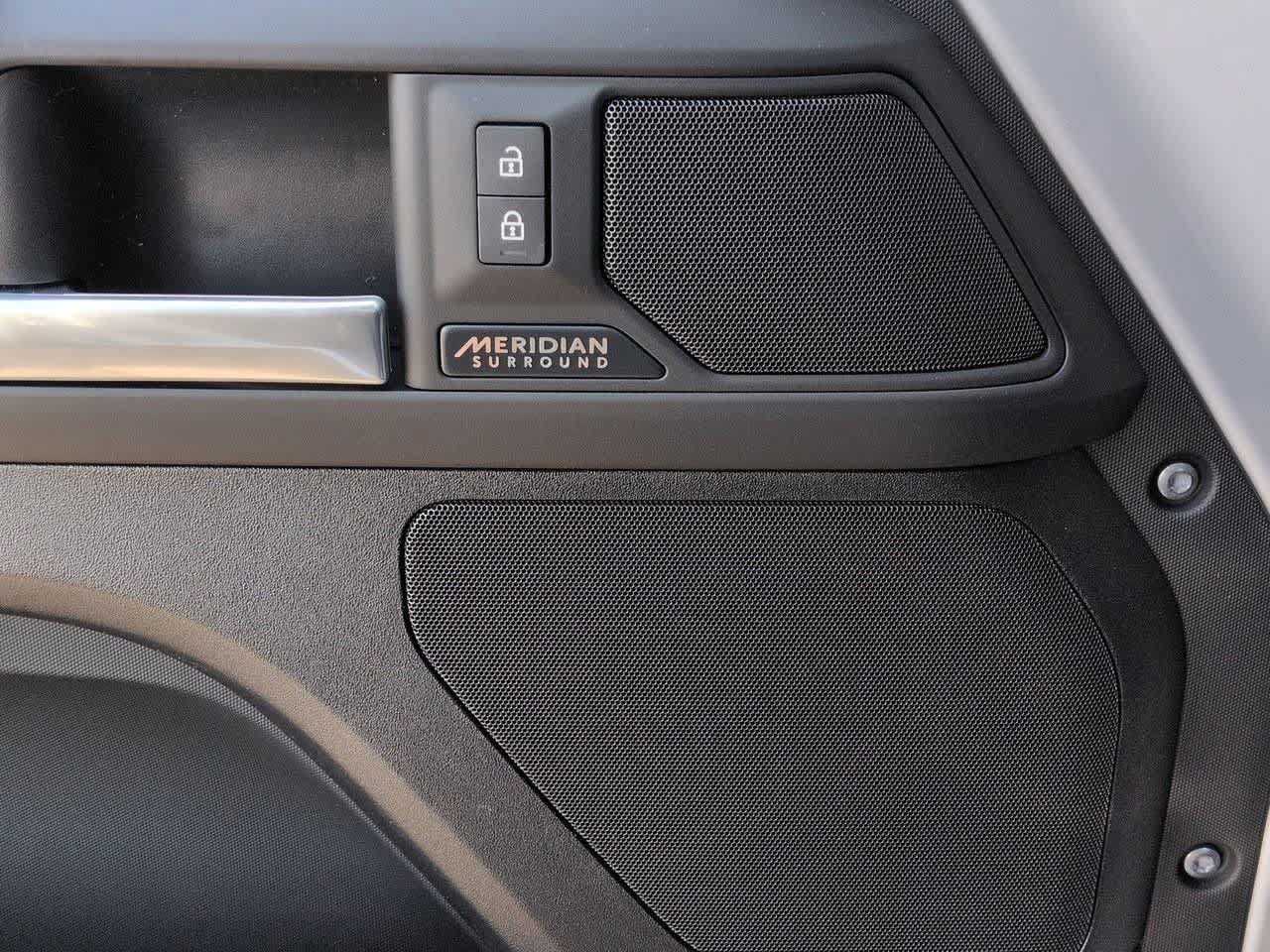 New 2026 Land Rover Defender 130 X-Dynamic SE AWD/4WD image 33