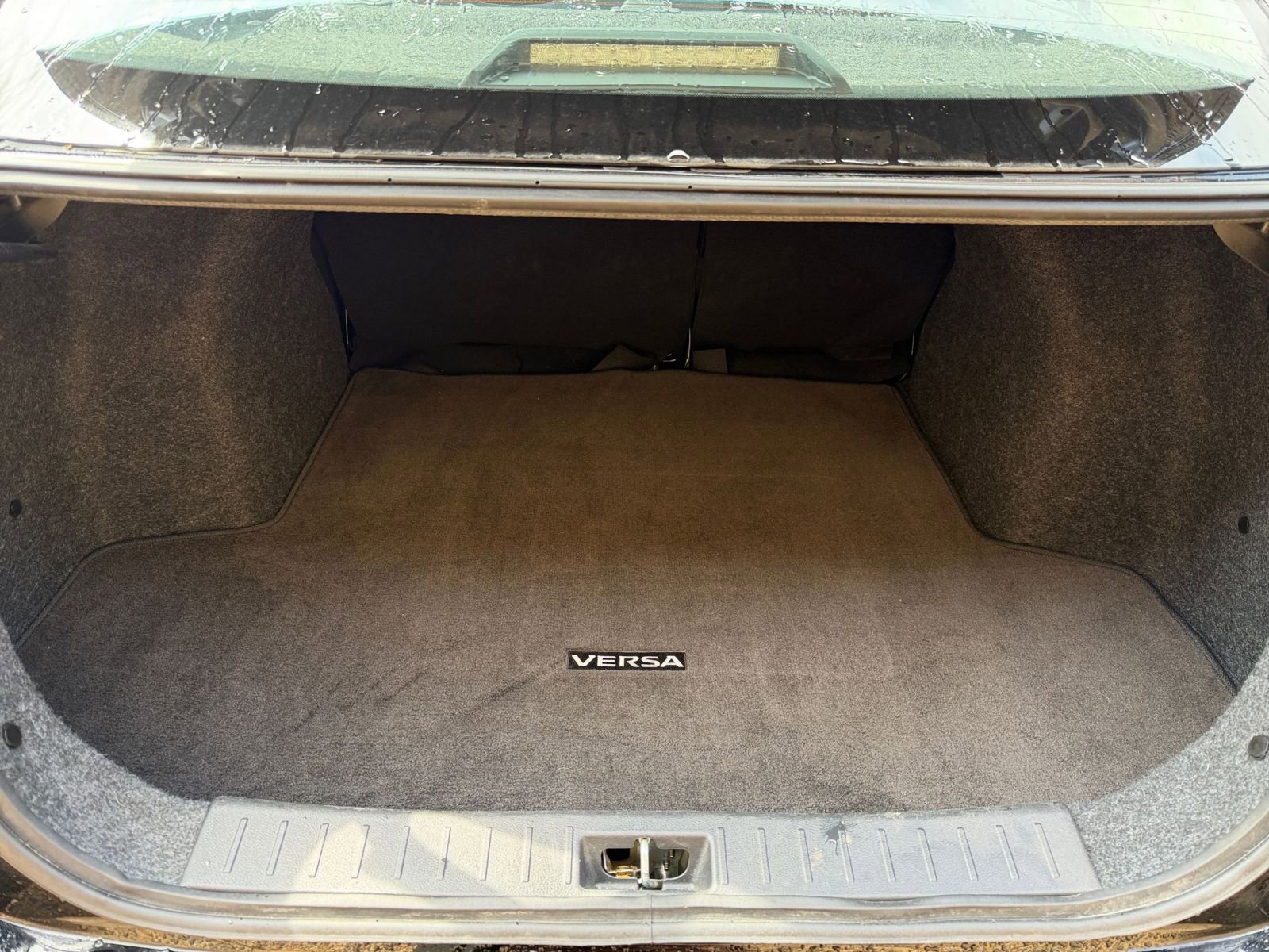 Used 2025 Nissan Versa SV FWD image 29