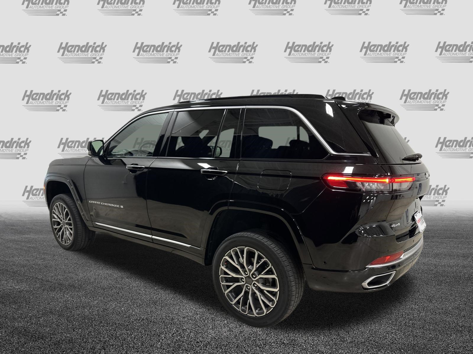Used 2024 Jeep Grand Cherokee Summit AWD/4WD image 8