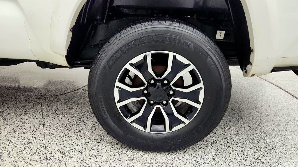 Used 2022 Toyota Tacoma TRD Sport w/ TRD Premium Sport Package image 9