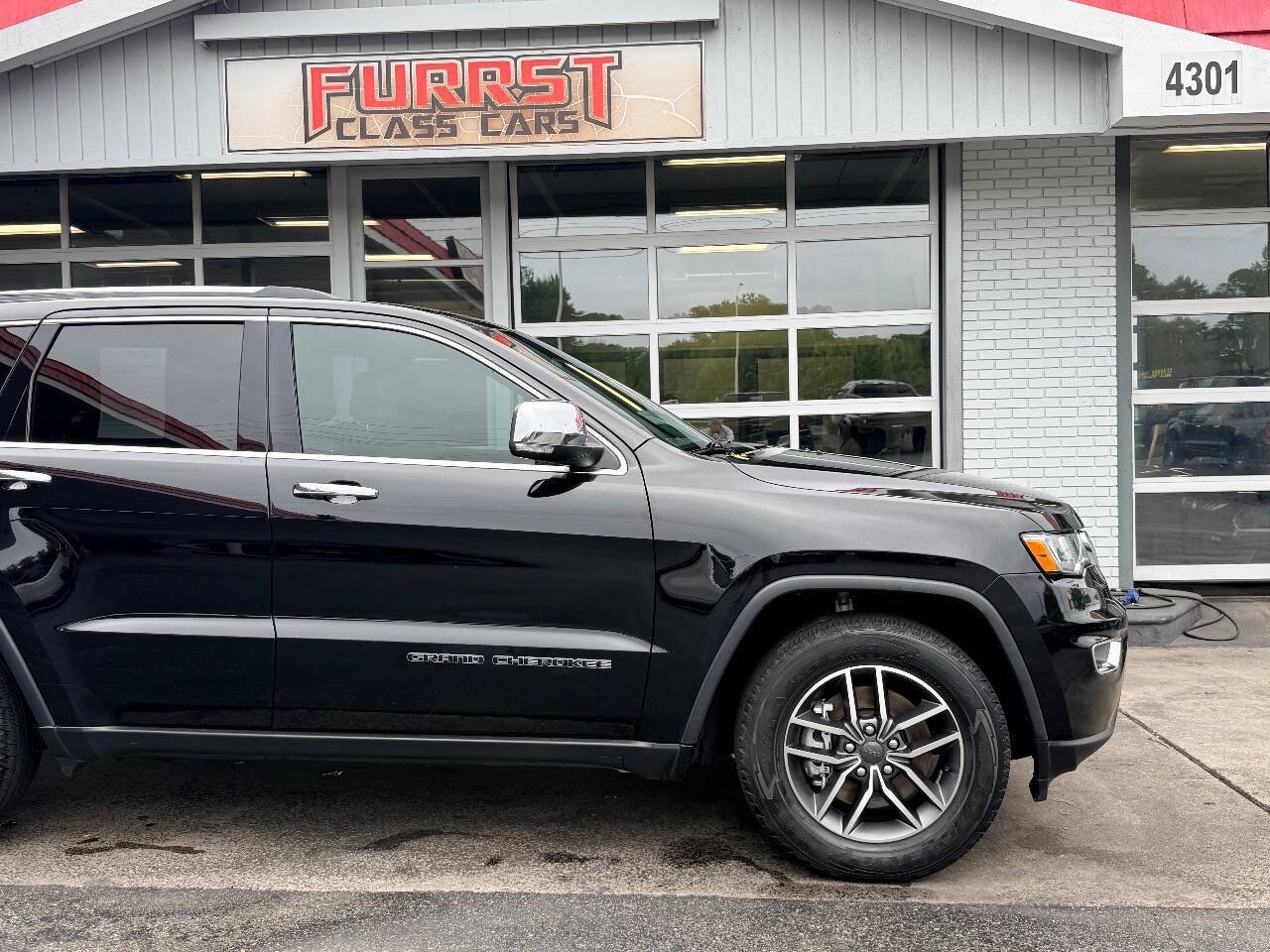Used 2021 Jeep Grand Cherokee Limited w/ Sun & Sound Group RWD image 11