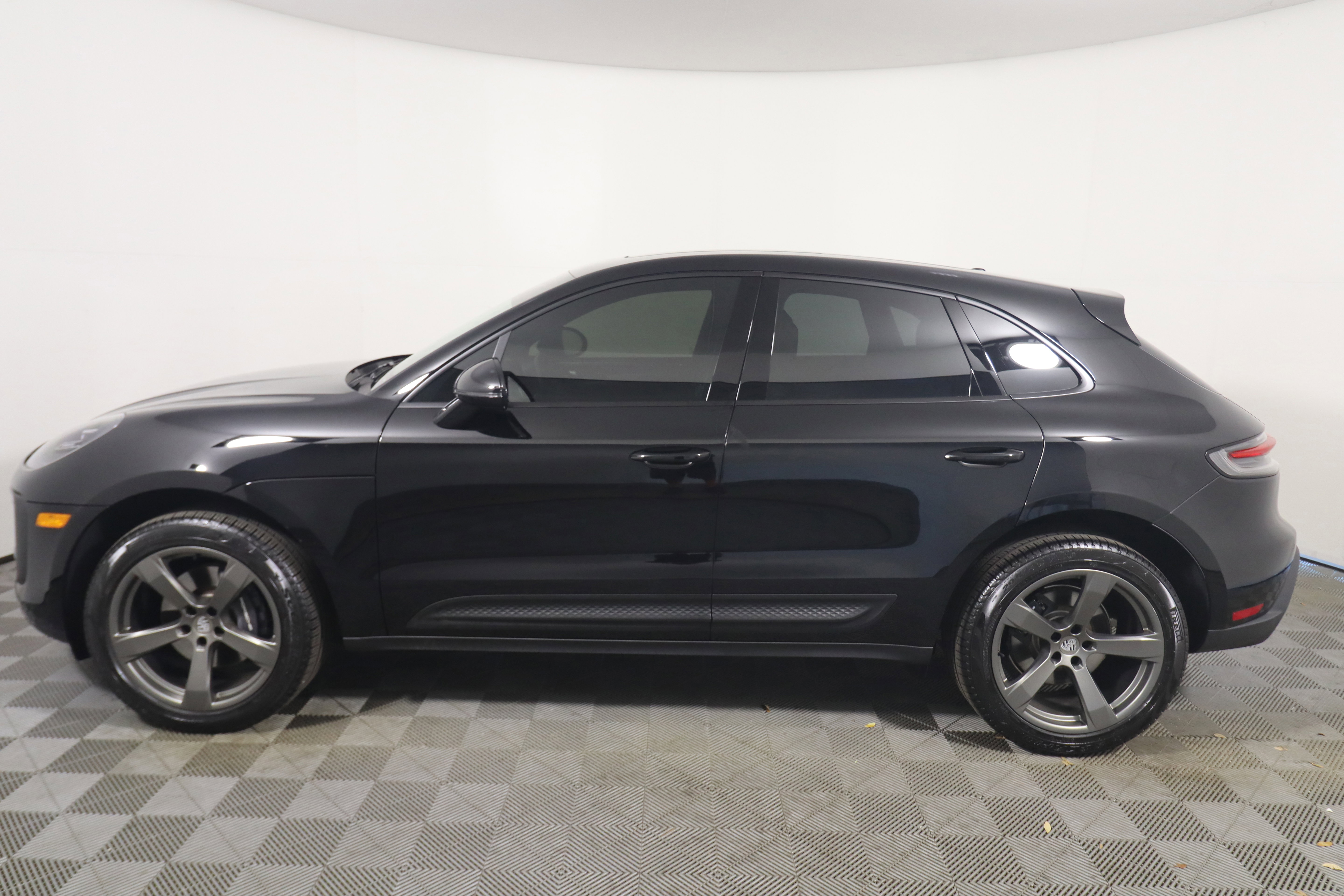 Used 2026 Porsche Macan image 2