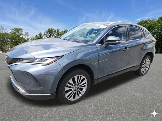 Used 2024 Toyota Venza XLE AWD/4WD image 4