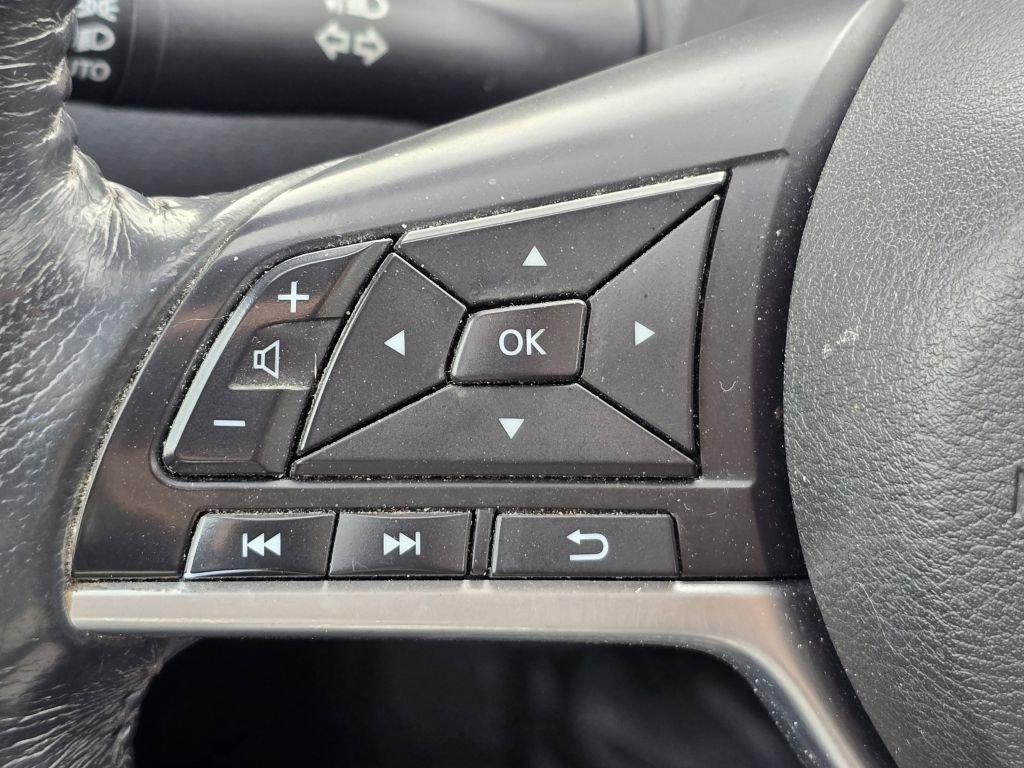 Used 2017 Nissan Rogue SV AWD/4WD image 14