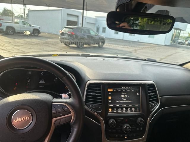 Used 2017 Jeep Grand Cherokee Limited AWD/4WD image 13