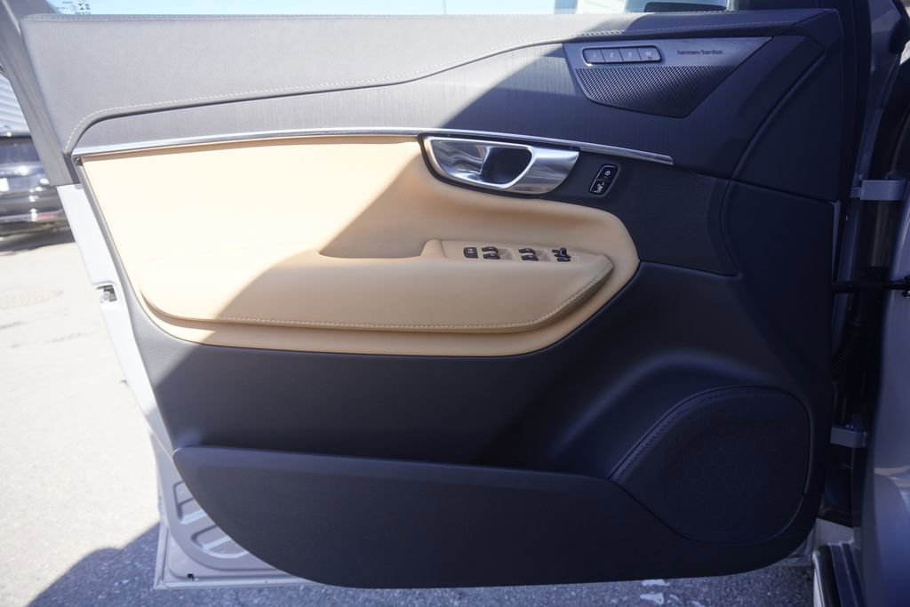 Used 2023 Volvo XC90 B6 Ultimate image 17