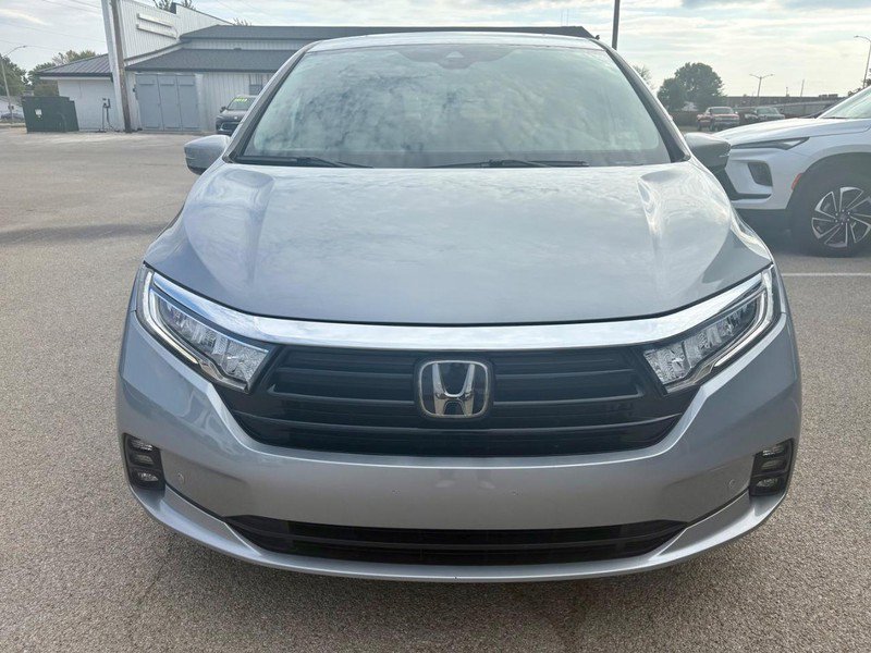 Used 2023 Honda Odyssey Elite image 2