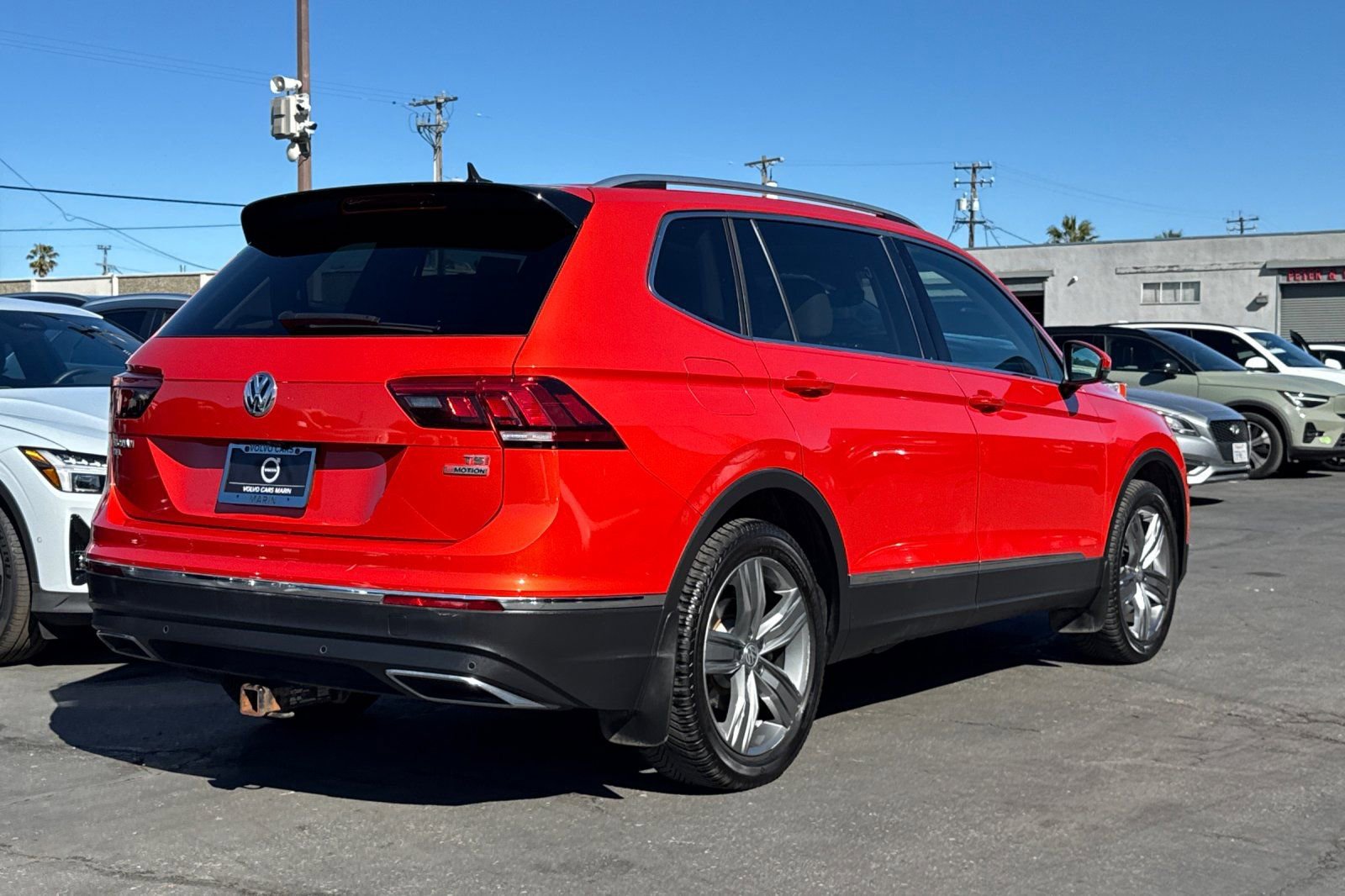 Used 2018 Volkswagen Tiguan SEL Premium w/ 3rd Row Seat Package AWD/4WD image 2