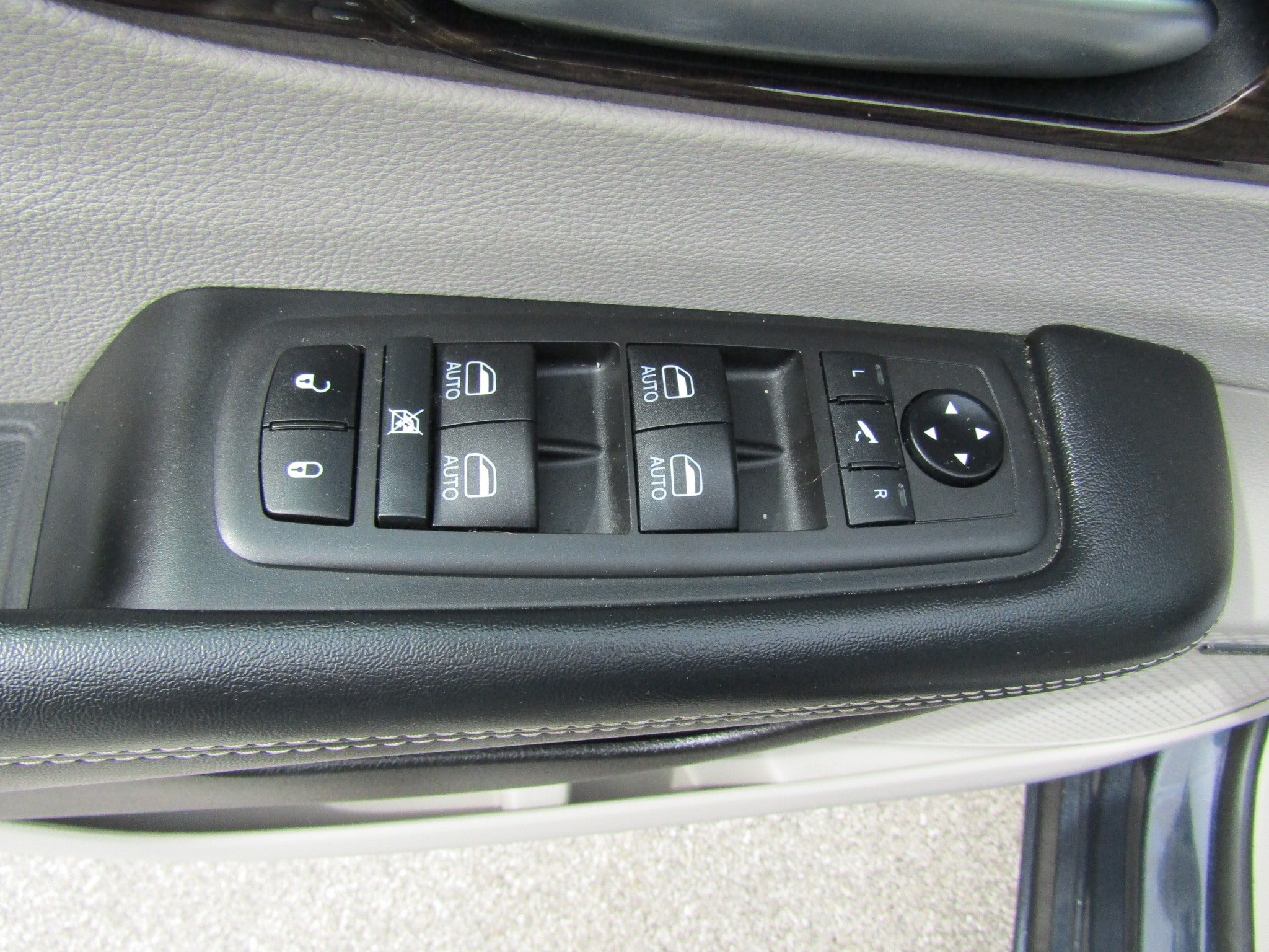 Used 2021 Chrysler Pacifica Limited w/ Premium & Safety Sphere Group AWD/4WD image 21