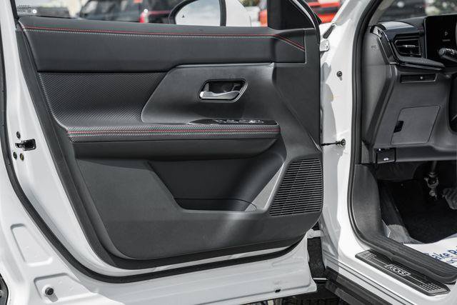 New 2025 Nissan Kicks SR w/ Illumination Package AWD/4WD image 33