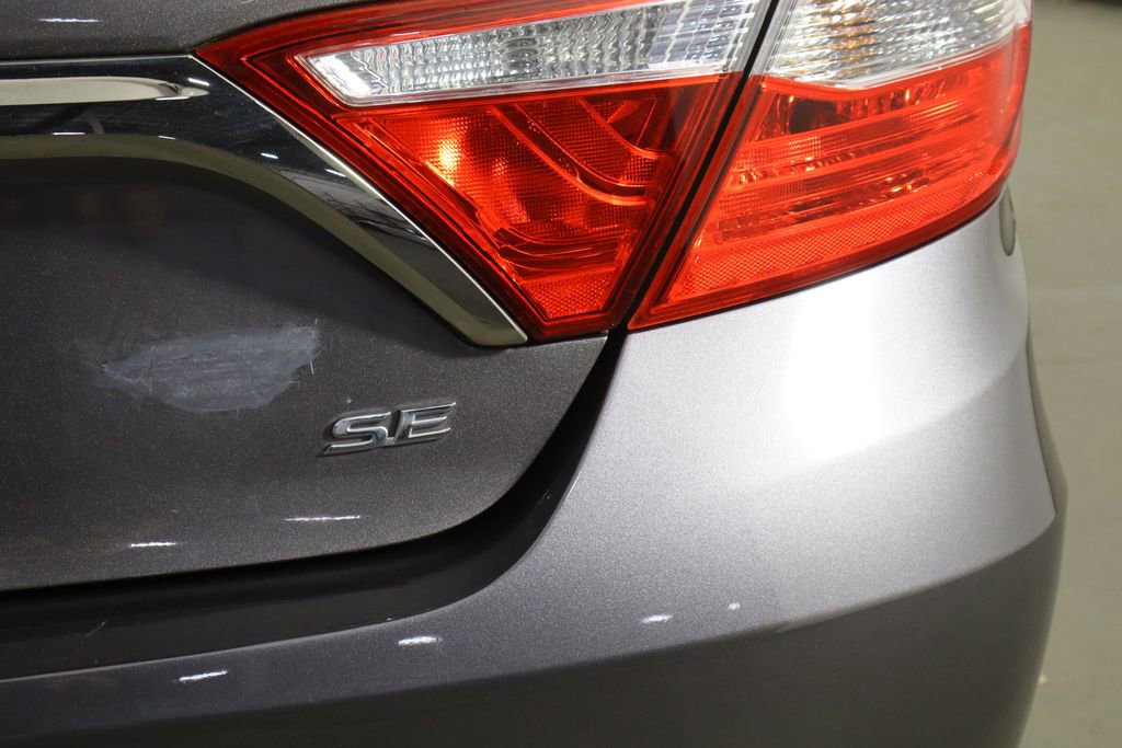 Used 2015 Toyota Camry SE FWD image 38