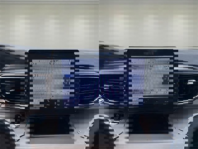 Used 2023 Ford Explorer XLT w/ Equipment Group 202A image 12