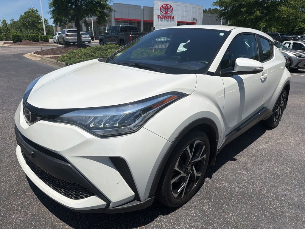 Used 2020 Toyota C-HR XLE FWD image 2