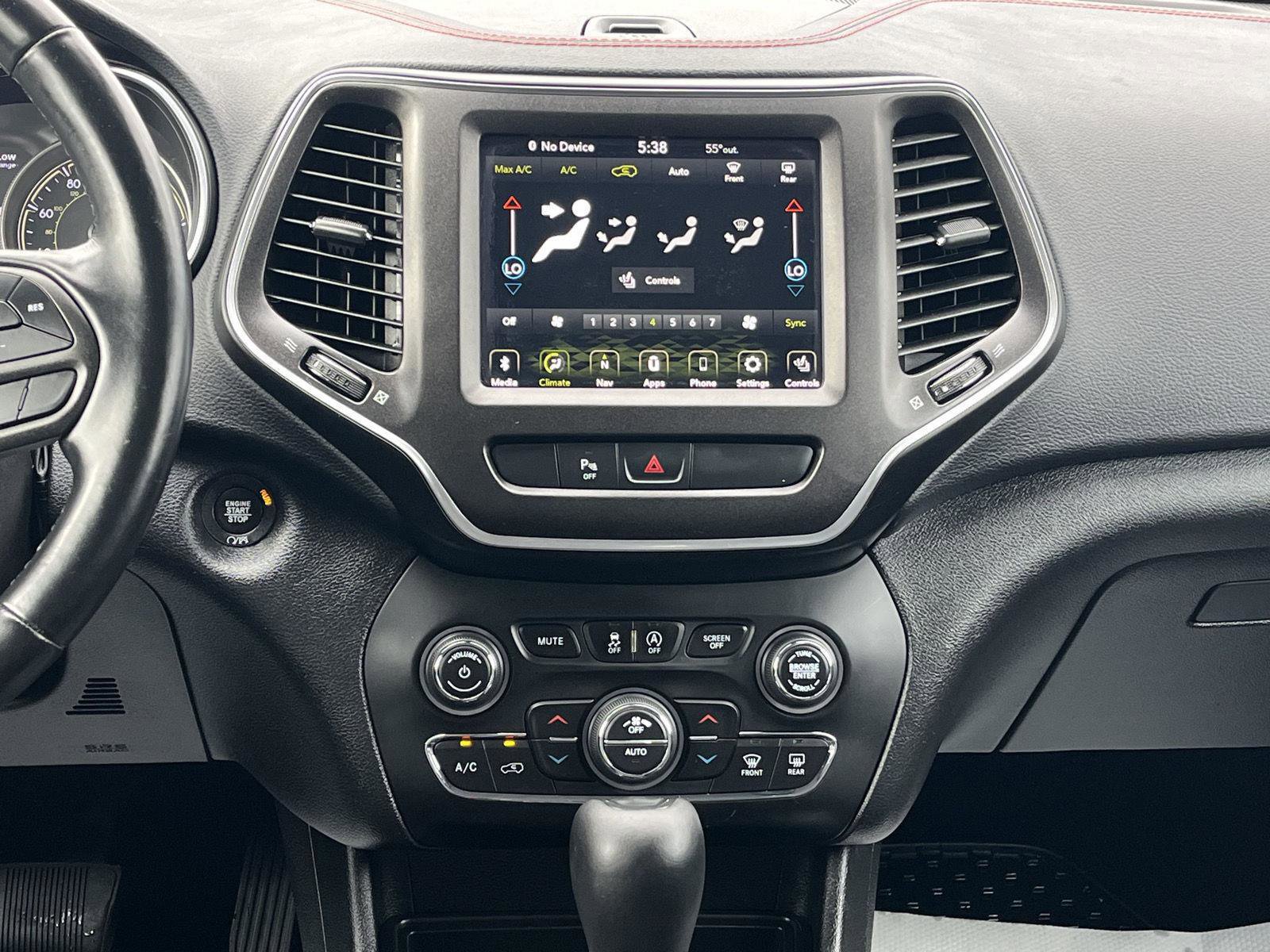 Used 2020 Jeep Cherokee Trailhawk AWD/4WD image 21