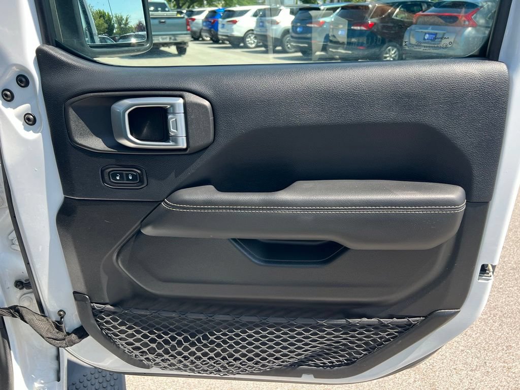 Used 2019 Jeep Wrangler Unlimited Sahara AWD/4WD image 24
